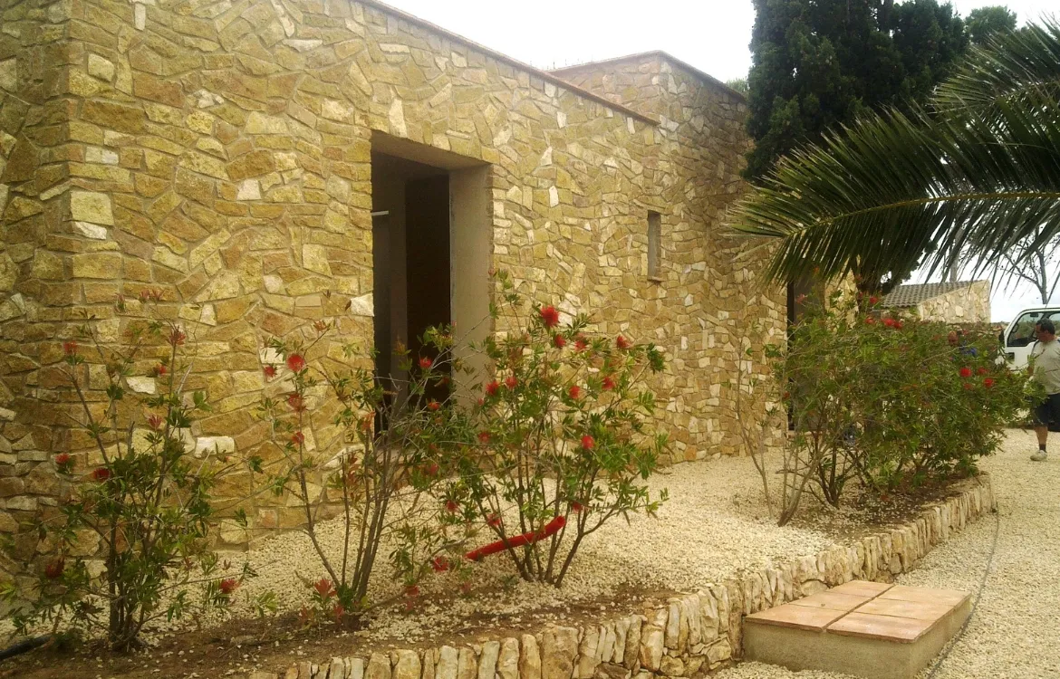 Casa Besins 3 Ral64 arquitectura. Casa Besins