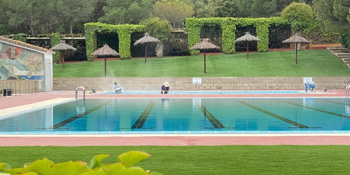 Piscina Tiana 1 Ral64 arquitectura. Piscina Tiana