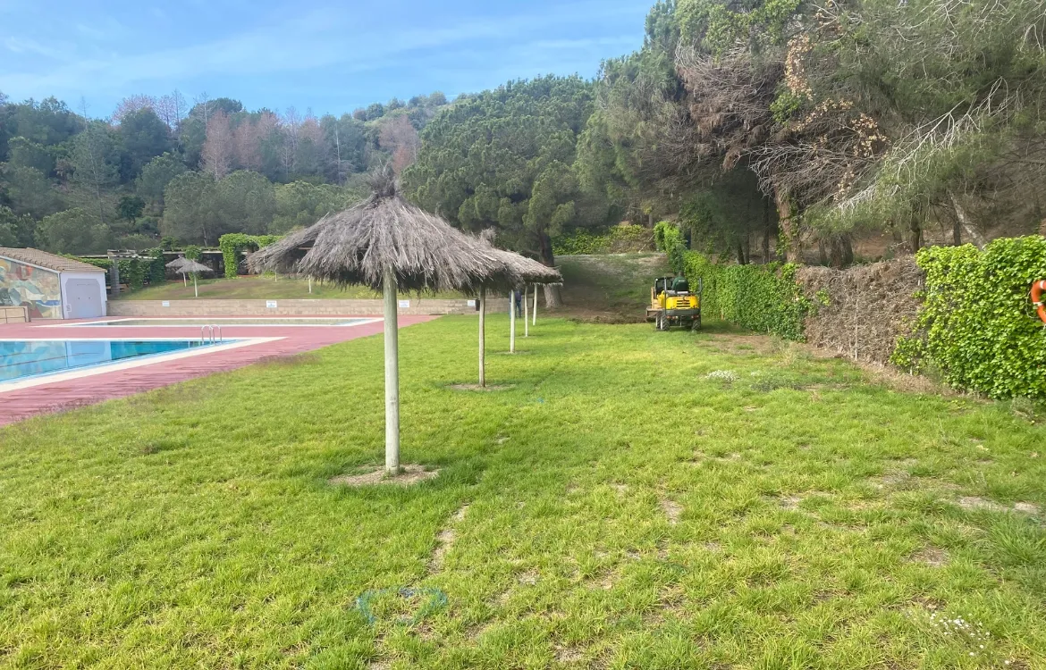 Piscina Tiana 4 Ral64 arquitectura. Piscina Tiana